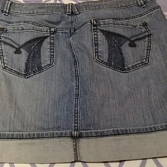 DKNY JEANS - Picture 2 of 6